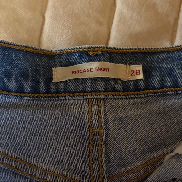 Levi's Women's Light Blue Denim Jean Ribcage Shorts - Picture 4 of 6